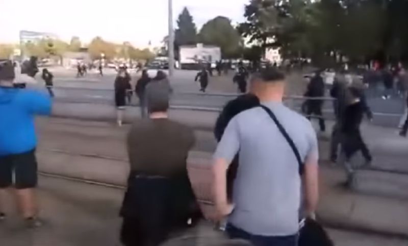 Šéf německé kontrarozvědky už nezpochybňuje video z Chemnitzu.