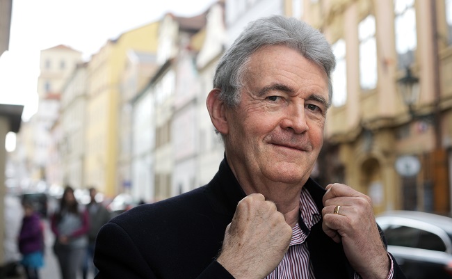 Britský autor Simon Mawer.