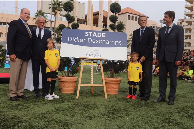 Jméno Didiera Deschampse ponese už druhý francouzský fotbalový stánek. Jméno Didiera Deschampse ponese už druhý francouzský fotbalový stánek.