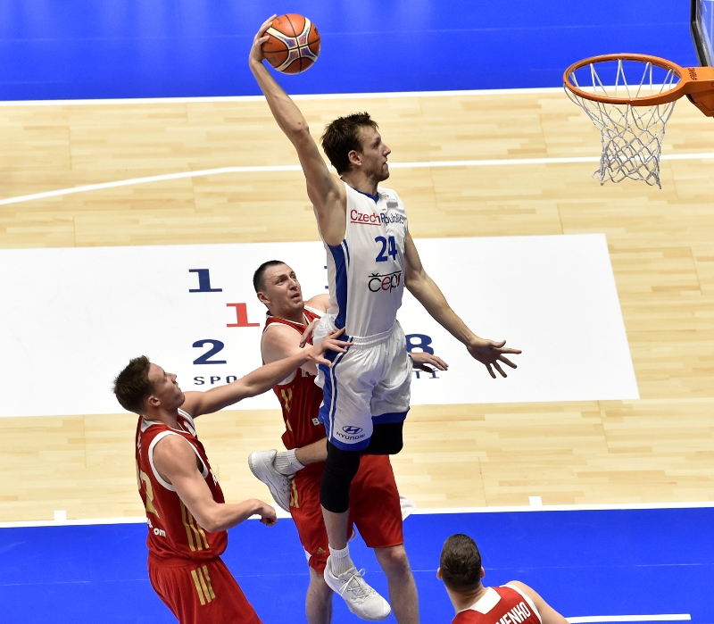 Basketbalista Jan Veselý. 