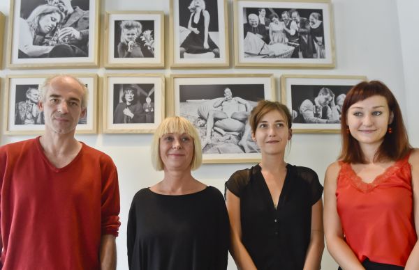Zleva herci Milan Mikulčík, Ivana Wojtylová, Tereza Dočkalová a spisovatelka Kateřina Tučková.