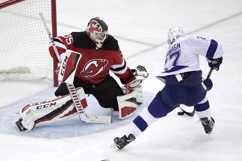 Cory Schneider je stále mimo hru.