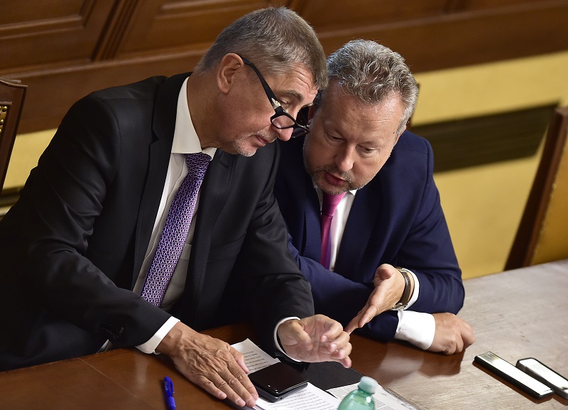 Zleva premiér Andrej Babiš a jeho stranický kolega Richard Brabec. Zleva premiér Andrej Babiš a jeho stranický kolega Richard Brabec.