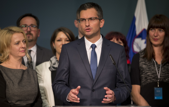 Slovinský premiér Marjan Šarec (uprostřed).