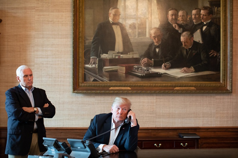 Americký viceprezident Mike Pence (vlevo) a prezident USA Donald Trump.
