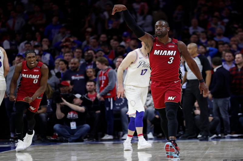 Trojnásobný mistr NBA Dwyane Wade se rozhodl pokračovat v kariéře.