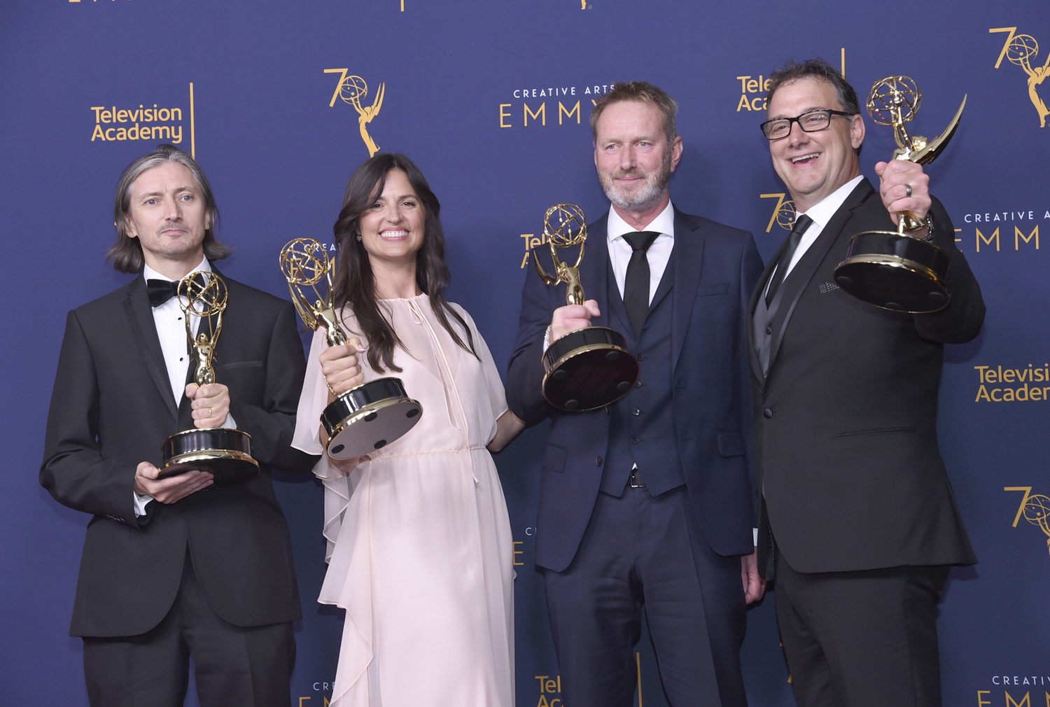 Zleva: Ronan Hill, Onnalee Blanková, Richard Dyer, a Mathew Waters, kteří získali ocenění za skvělý zvukový mix pro hru "Thrones - Beyond the Wall"