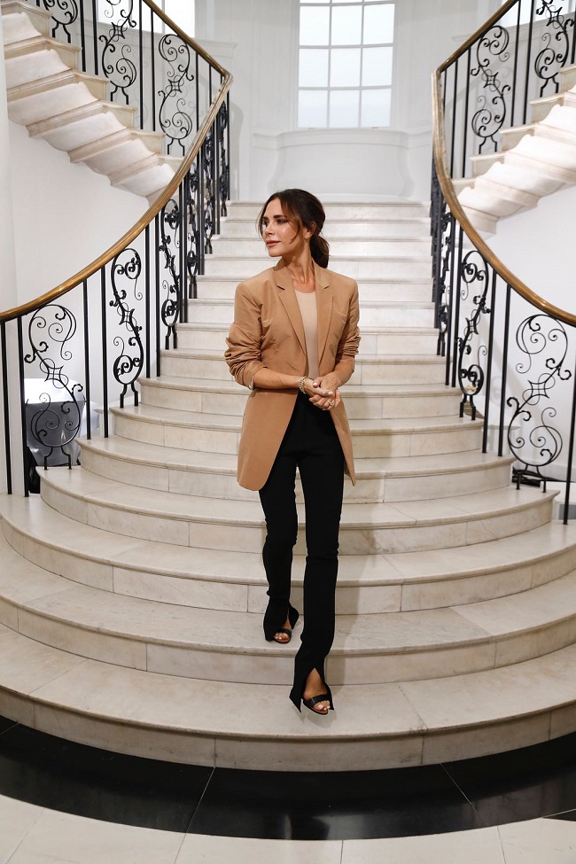 Victoria Beckhamová zazářila na Fashion Weeku v Londýně.
