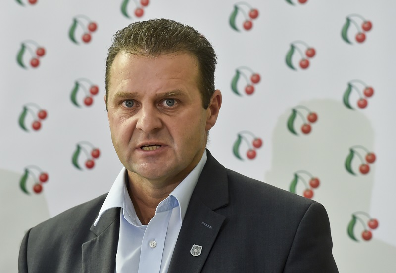 Případem poslance KSČM Zdeňka Ondráčka se budou poslanci zabývat v pátek.