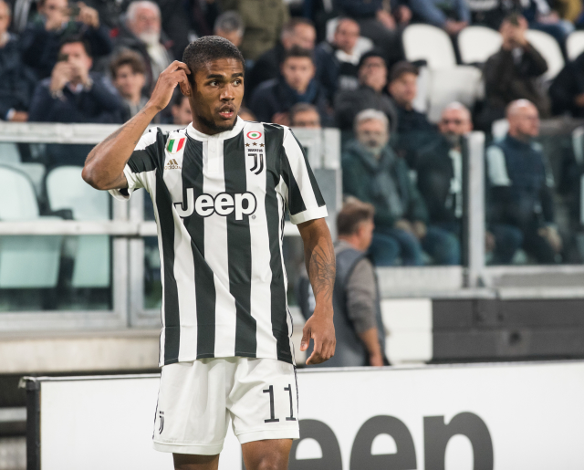 Douglas Costa.