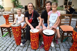 Hanka Kynychová vyvedla manžela a dcery.
