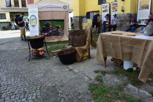 Na slavnosti dorazil i vařič piva Gorvin.