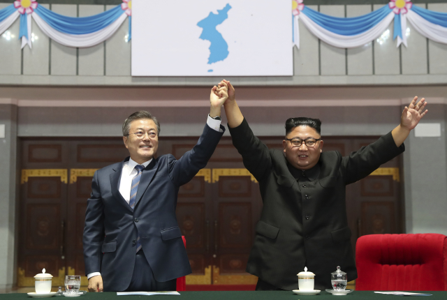 Kim Čong-un a jihokorejský prezident Mun Če-in.
