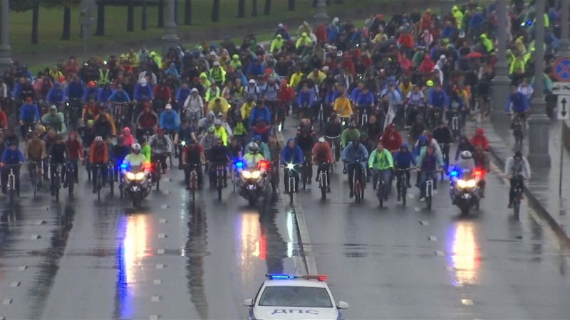 Ruští cyklisté se hromadně vydali do ulic.