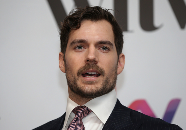 Britský herec Henry Cavill.