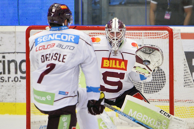 Brankář Sparty Matěj Machovský v utkání proti Plzni.