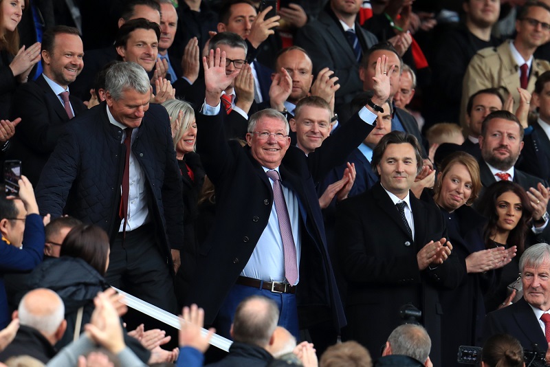 Alex Ferguson se poprvé od květnové operace mozku vrátil na stadion Old Trafford.