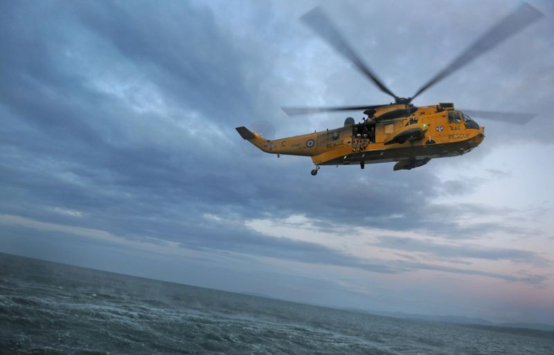 Záchranářský vrtulník Sea King.