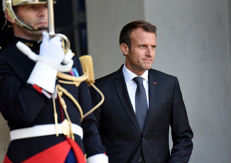 Podle posledních průzkumů je Macronova popularita ve Francii jen na 29 procentech.