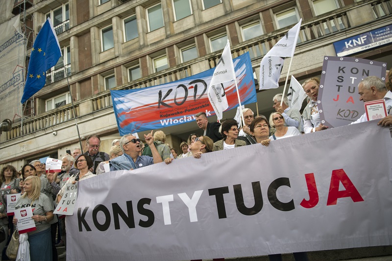 Poláci protestovali proti reformám v soudnictví. Poláci protestovali proti reformám v soudnictví.