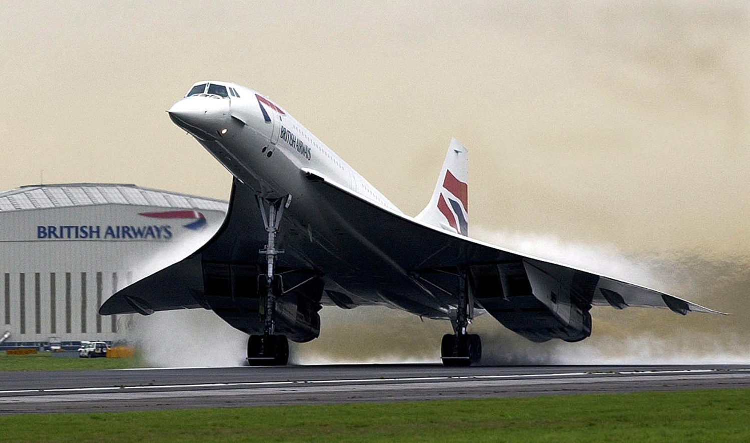 Nadzvukový letoun Concorde společnosti British Airways (2001).