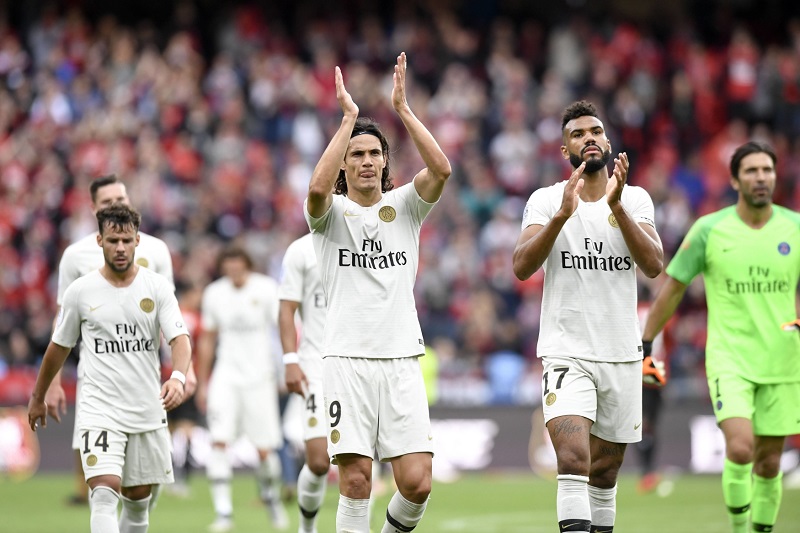 Fotbalisté PSG děkující svým fanouškům.