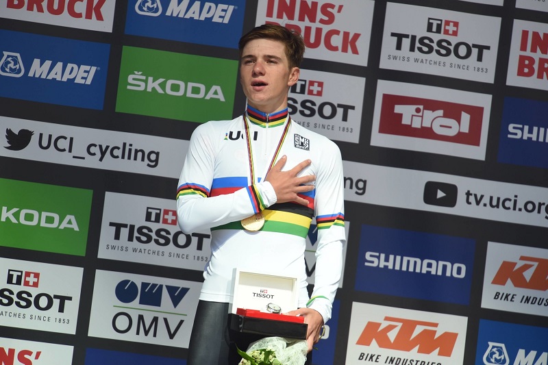 Remco Evenepoel slaví další zlato.