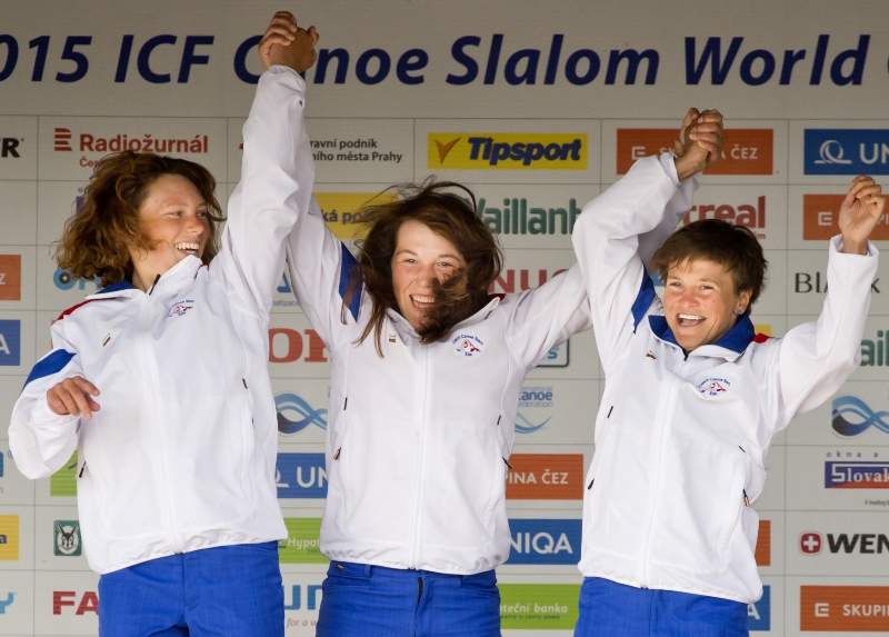 Trojice Tereza Fišerová, Kateřina Havlíčková a Gabriela Satková si dojely pro stříbro.
