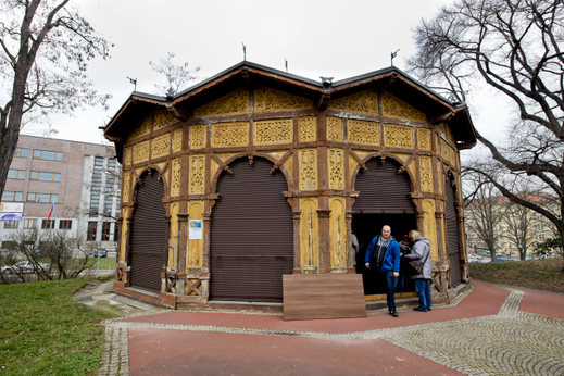 Letenský historický kolotoč.