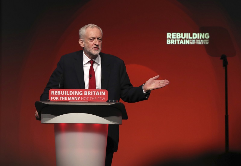 Předseda labouristů Jeremy Corbyn na setkání v Liverpoolu.