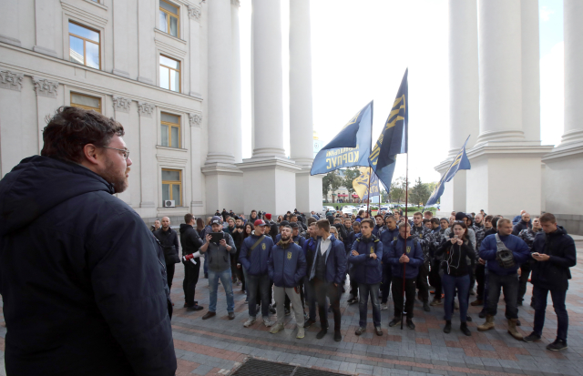 Demonstrace v Kyjevě podporující odvolání maďarského konzula.