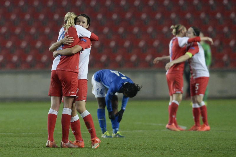 Fotbalistky Slavie se radují z výhry (ilustrační foto).