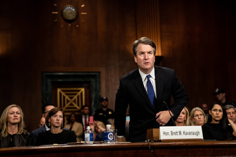 Brett Kavanaugh popřel všechna obvinění.