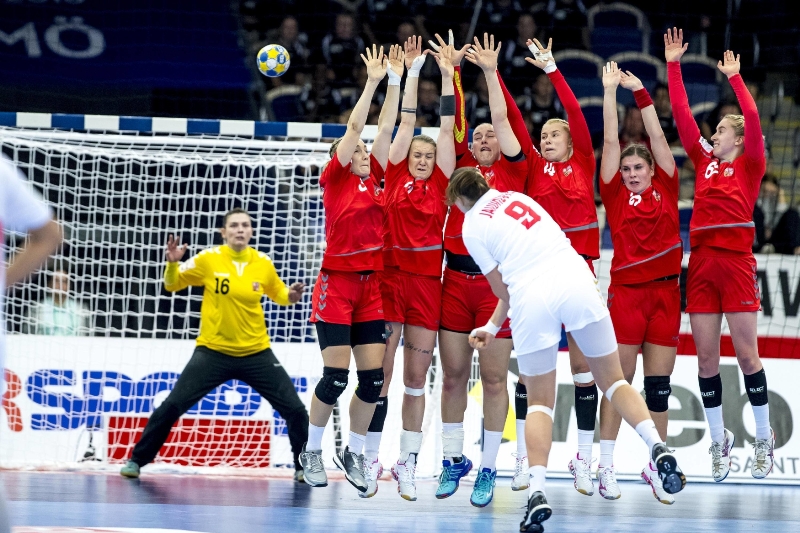 České házenkářky porazily Slovenky 26:22.