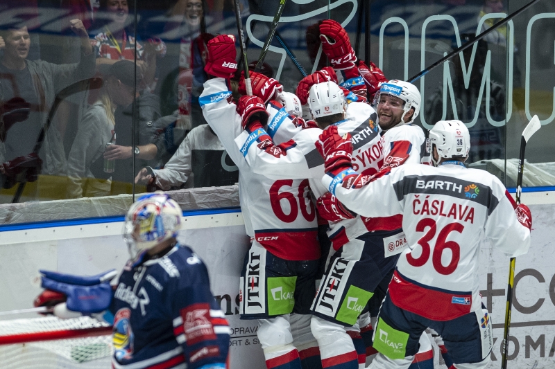 Pardubice s Brnem dohrají páté kolo hokejové extraligy. 