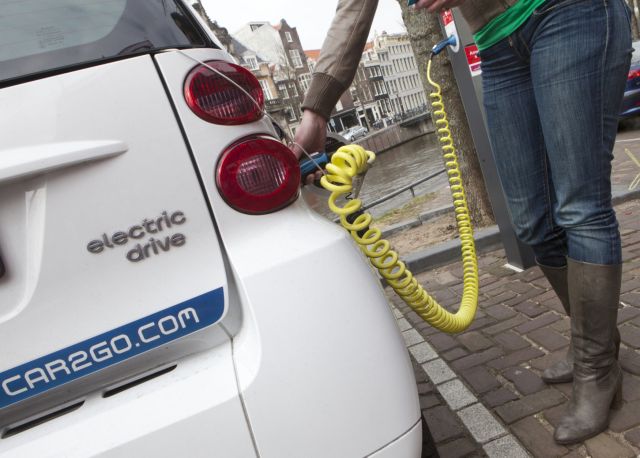 Bezemisní elektrický automobil.