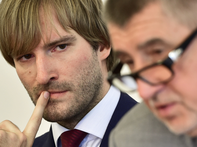 Ministr zdravotnictví Adam Vojtěch (vlevo) a Andrej Babiš. 