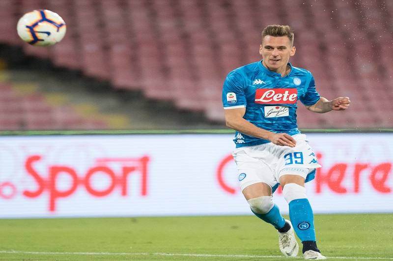 Neapolský útočník Arkadiusz Milik se stal obětí přepadení.