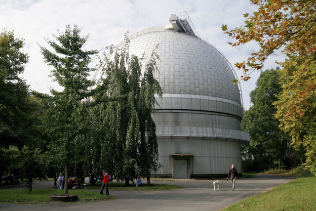 Kopule největšího dalekohledu v České republice v areálu Hvězdárny Ondřejov Astronomického ústavu AV ČR.