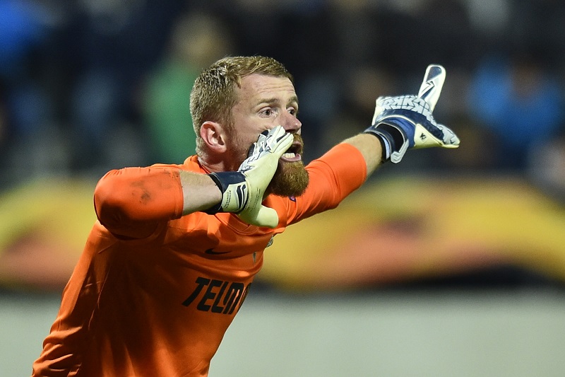Brankář Jablonce Vlastimil Hrubý v zápase proti Dynamu Kyjev.