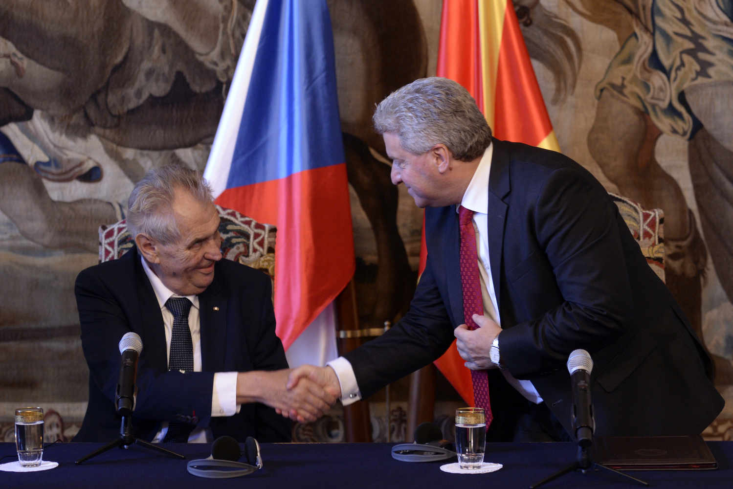 Ďorge Ivanov (vpravo) na čtvrtečním setkání s Milošem Zemanem.