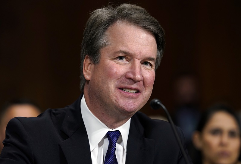 Americký senát bude v noci na neděli hlasovat o posledním devátém členovi nejvyššího soudu, kterým by se měl stát Brett Kavanaugh. Americký senát bude v noci na neděli hlasovat o posledním devátém členovi nejvyššího soudu, kterým by se měl stát Brett Kavanaugh.