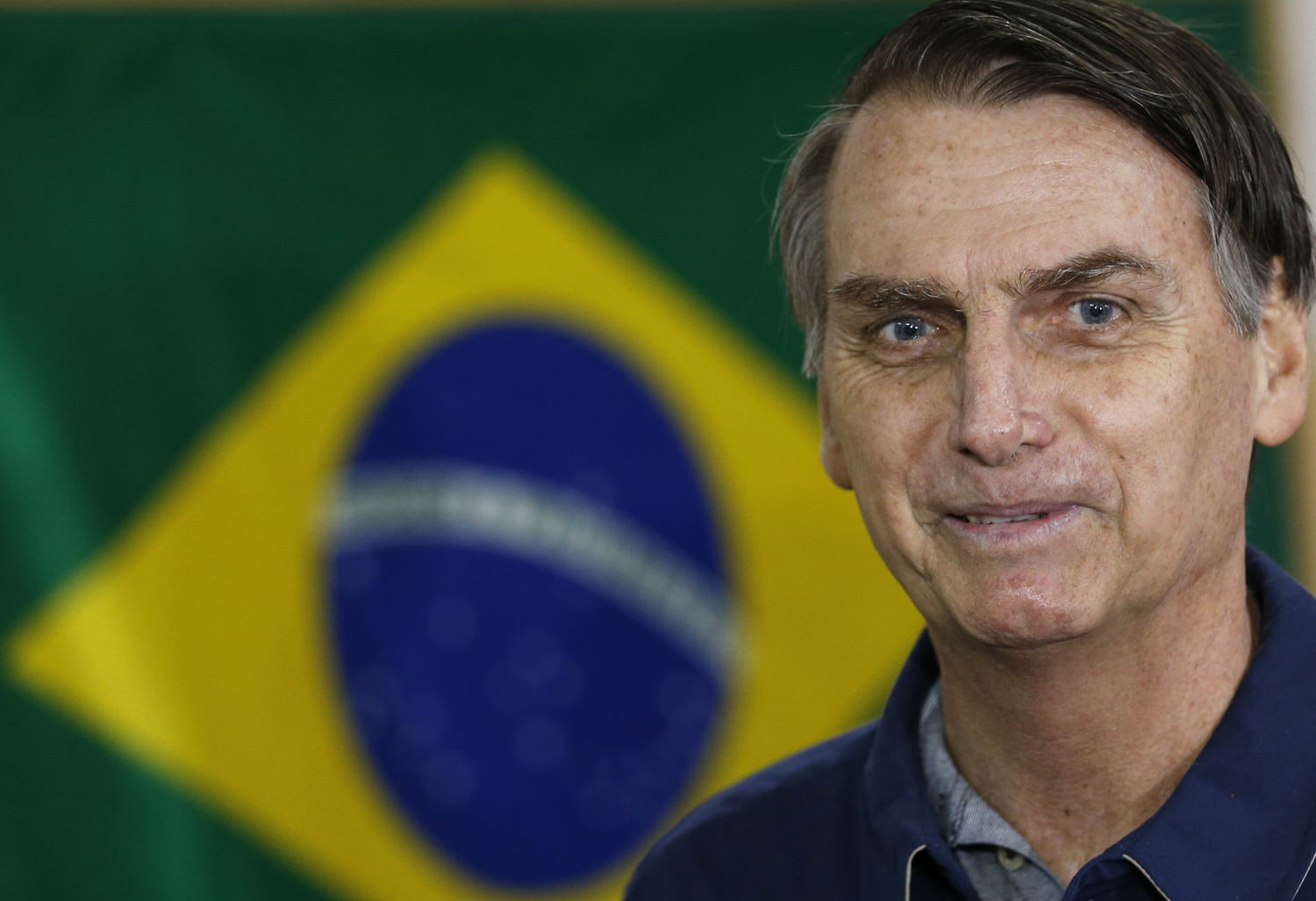Krajně pravicový kandidát a bývalý armádní důstojník Jair Bolsonaro. Krajně pravicový kandidát a bývalý armádní důstojník Jair Bolsonaro.