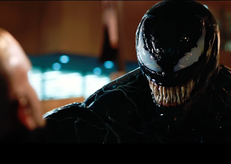 Snímek z filmu Venom.
