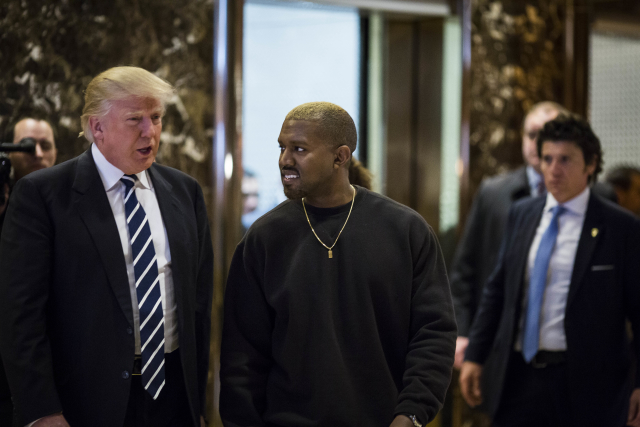 Donald Trump (vlevo) s Kanye Westem (uprostřed). Donald Trump (vlevo) s Kanye Westem (uprostřed).