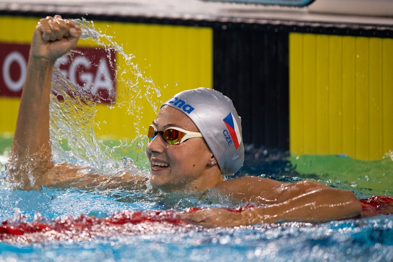 Plavkyně Barbora Seemanová získala na olympijských hrách mládeže zlatou medaili.