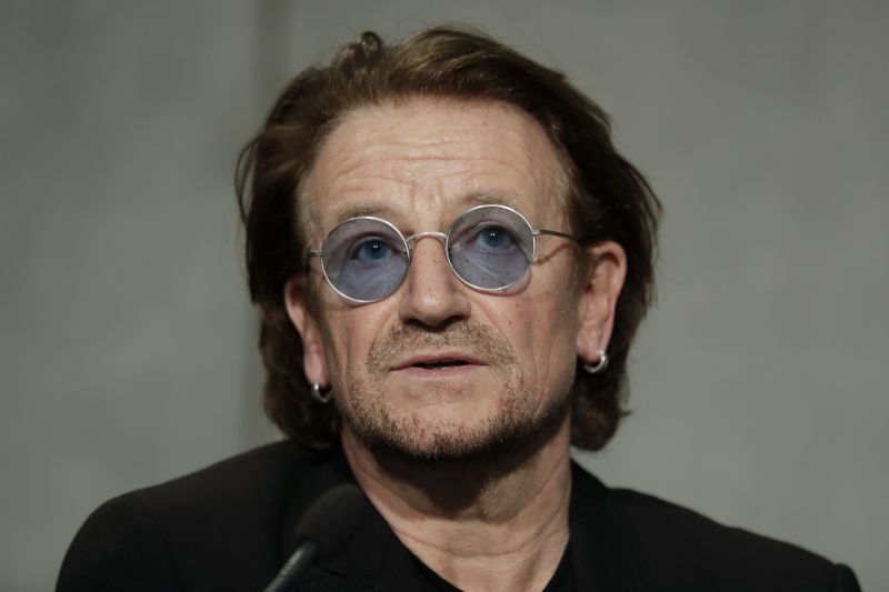 Frontman známé irské skupiny U2 Bono.