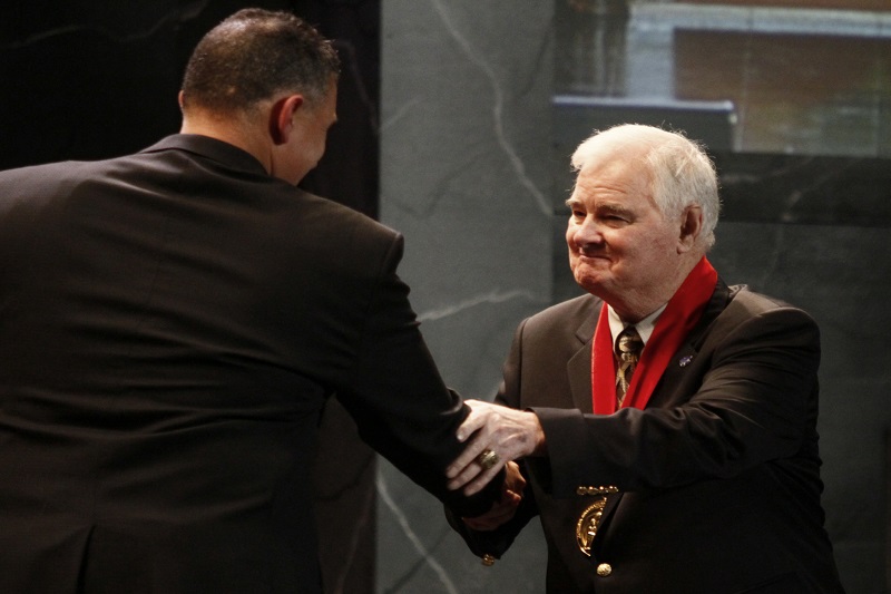 Ve věku 96 zemřel Tex Winter. Ve věku 96 zemřel Tex Winter.