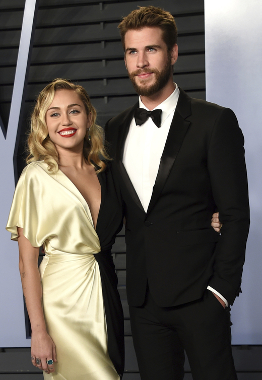 Miley Cyrus a Liam Hemsworth.