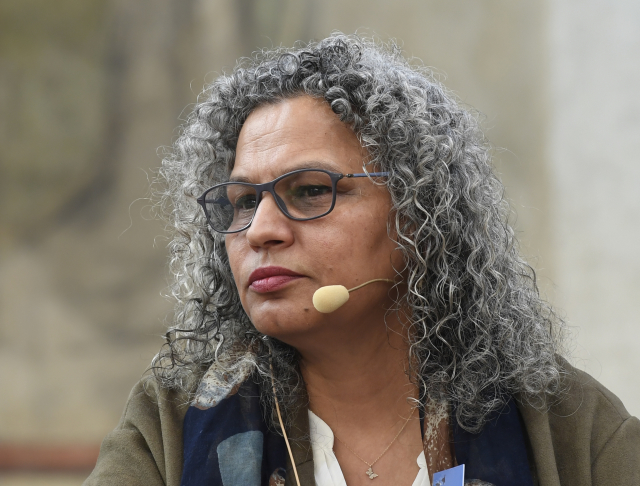 Advokátka Hülya Gülbaharová na snímku z konference v Praze.